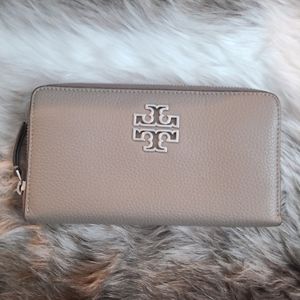 Tory Burch Britten Zip ContinentalWallet Gray Heron Silver Grey